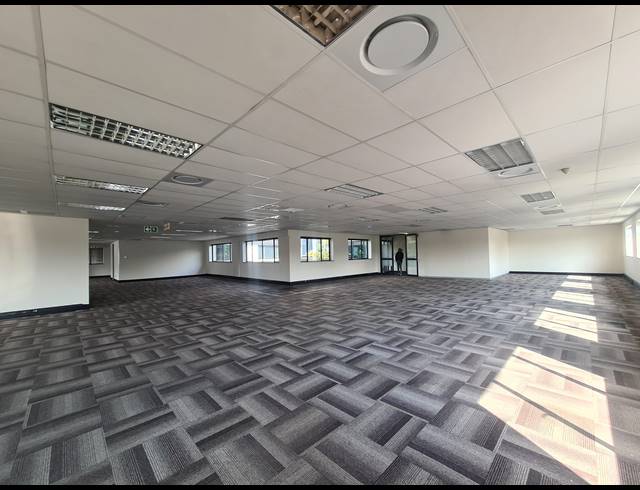 1,691M² OFFICE FOR SALE IN BRYANSTON